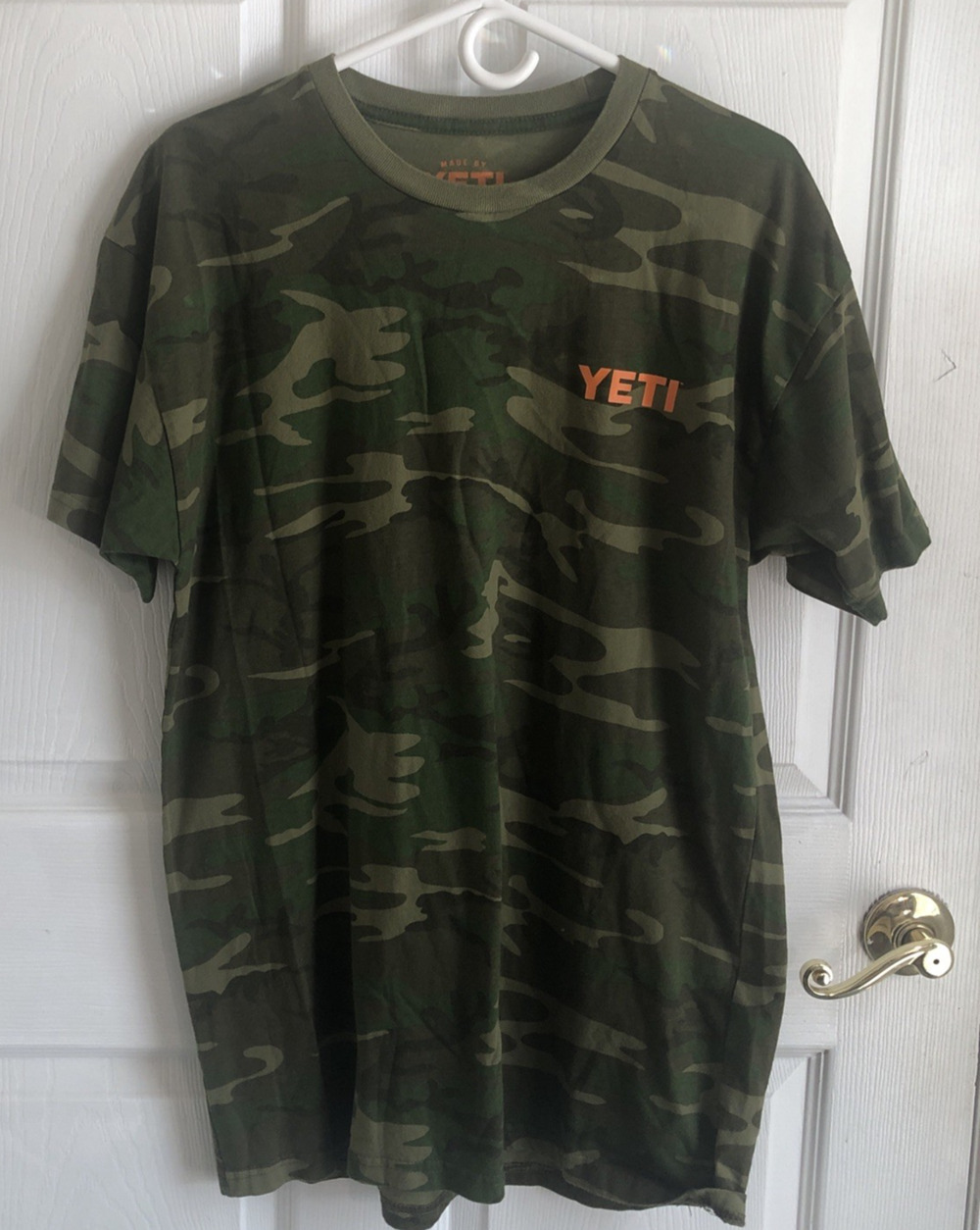Mens Yeti camo T-Shirt size Lg orange Logo outdoor hunting camping fishing